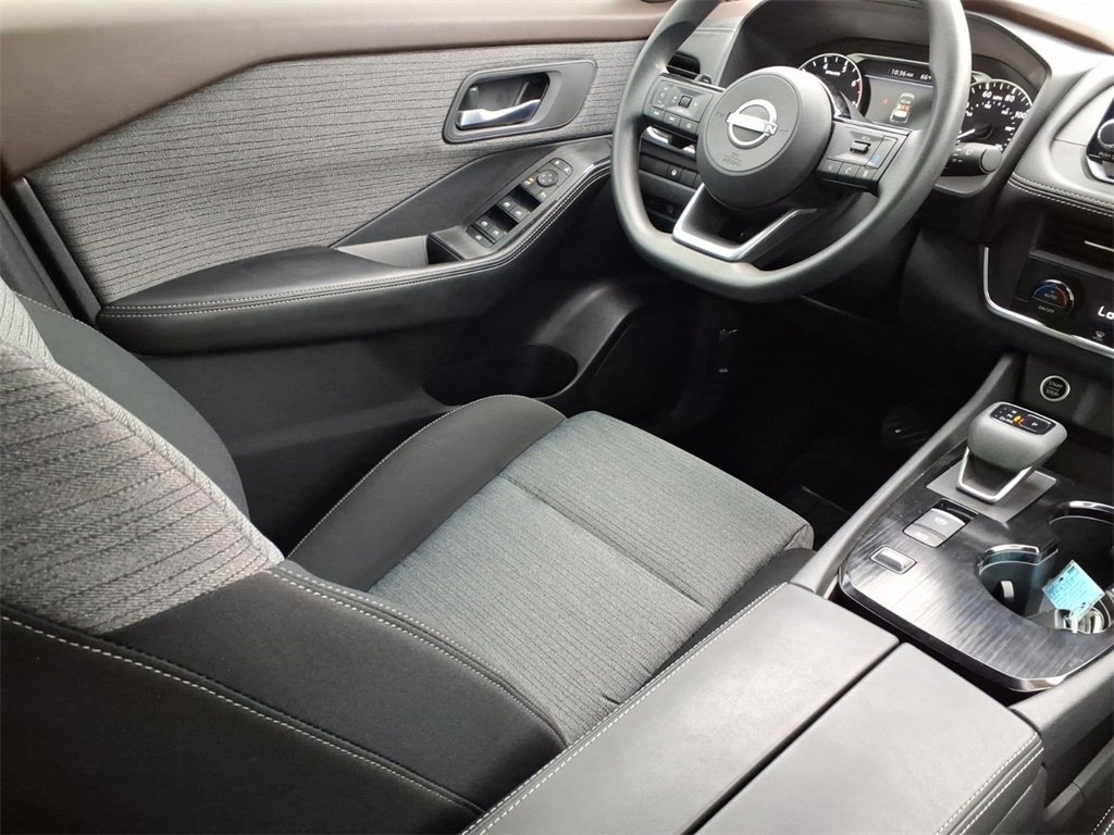 Used 2023 Nissan Rogue SV image 8