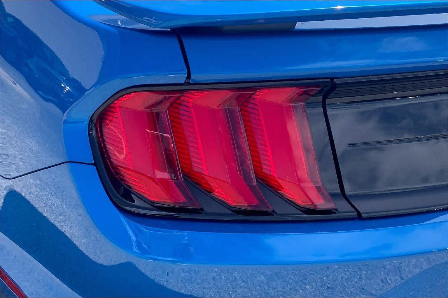 Used 2020 Ford Mustang GT Premium w/ Equipment Group 401A RWD image 29