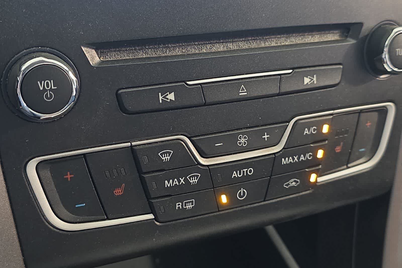 Used 2017 Ford Fusion SE w/ Fusion SE Technology Package FWD image 21