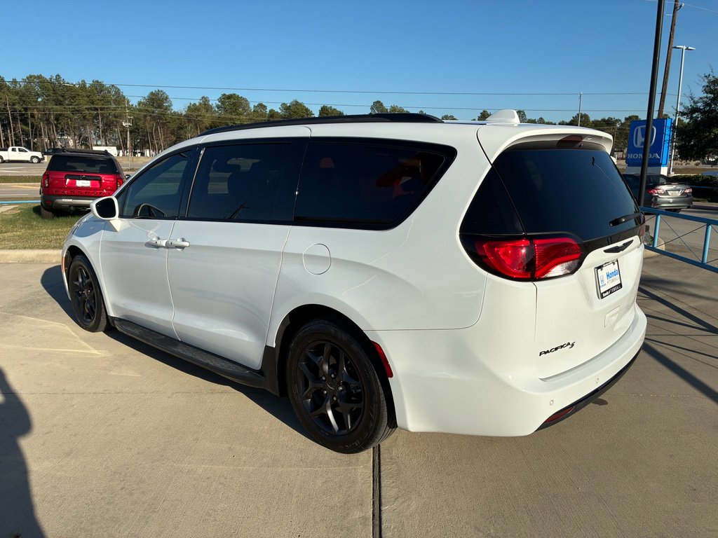 Used 2020 Chrysler Pacifica Touring-L Plus image 6