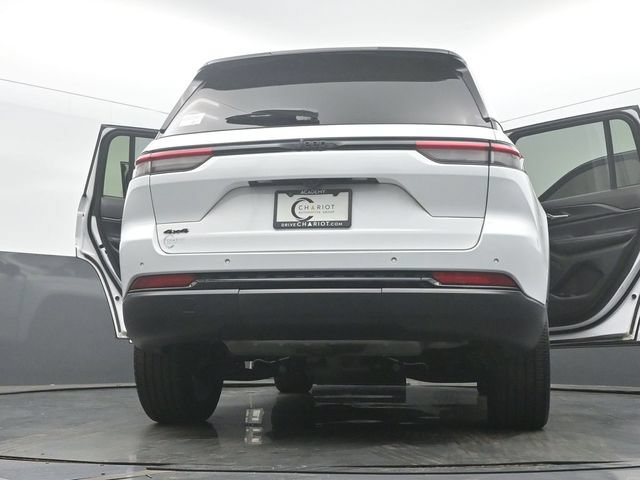 Used 2023 Jeep Grand Cherokee Altitude AWD/4WD image 58