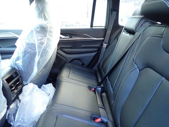 New 2025 Jeep Grand Cherokee Limited w/ Black Appearance Package image 13