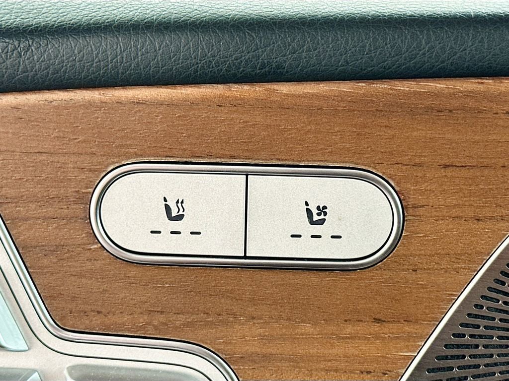 Used 2021 Mercedes-Benz GLE 350 w/ AMG Line Exterior image 21