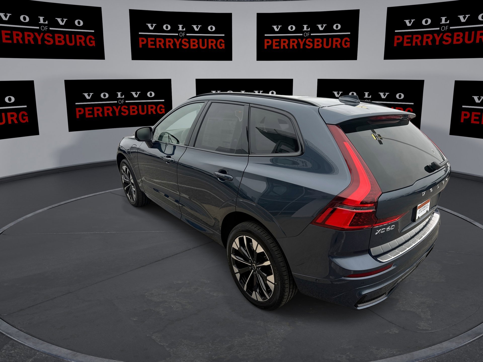 New 2026 Volvo XC60 T8 Plus w/ Protection Package Premier image 7
