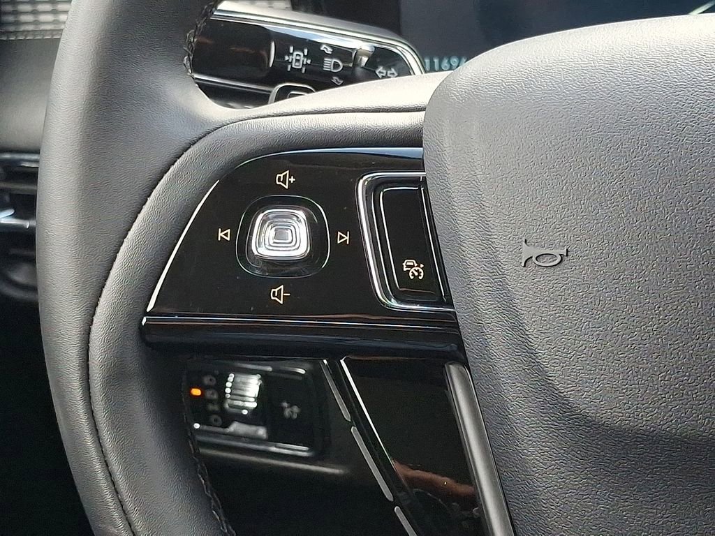 Used 2023 Lincoln Corsair AWD w/ Equipment Group 101A image 20