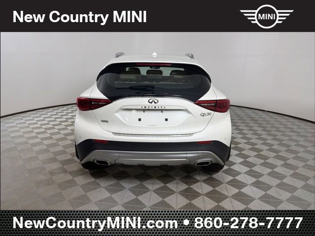Used 2018 INFINITI QX30 Premium w/ Navigation Package image 6