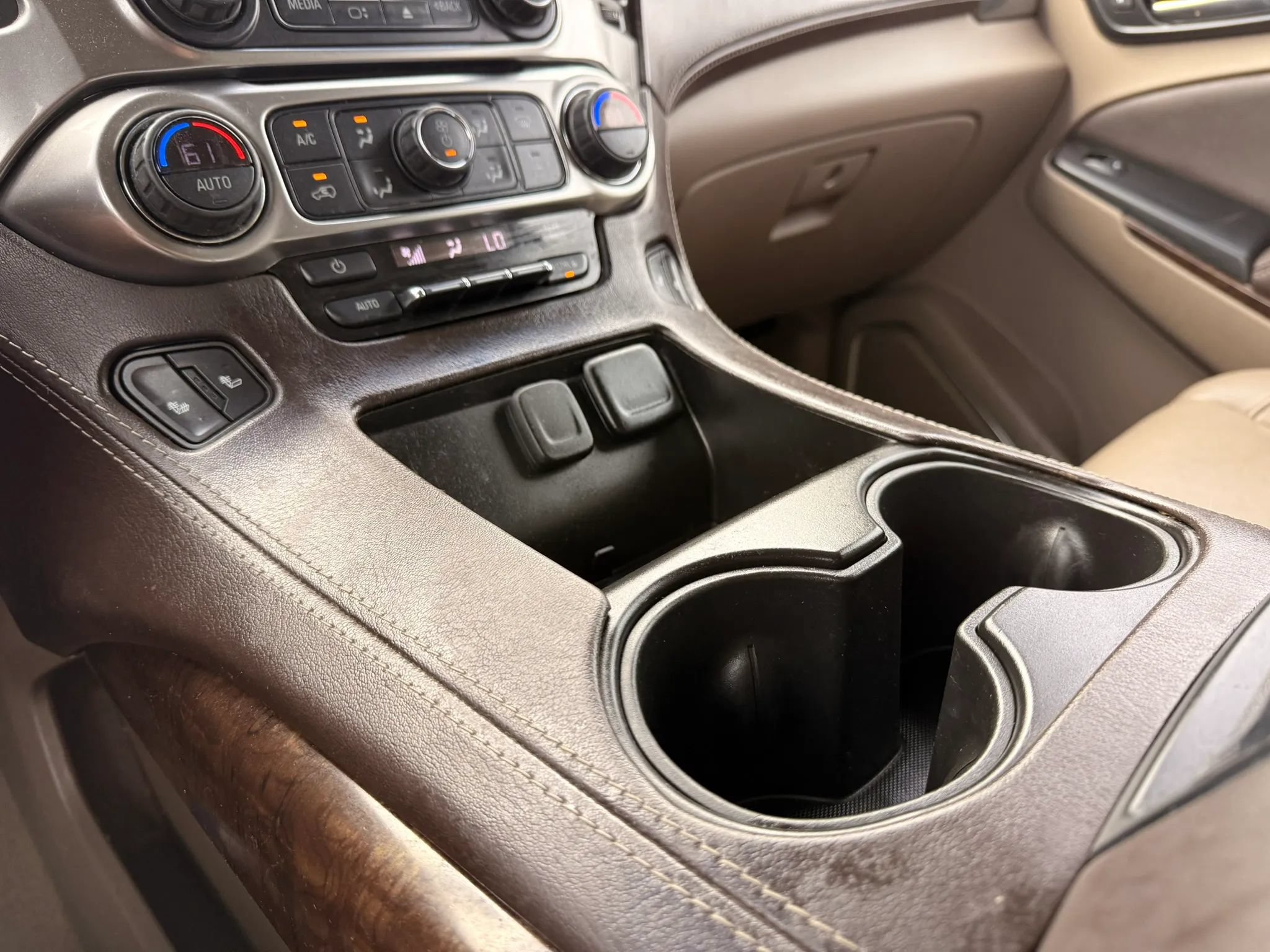 Used 2018 Chevrolet Suburban LT RWD image 21