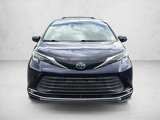 Used 2021 Toyota Sienna XLE FWD video 2