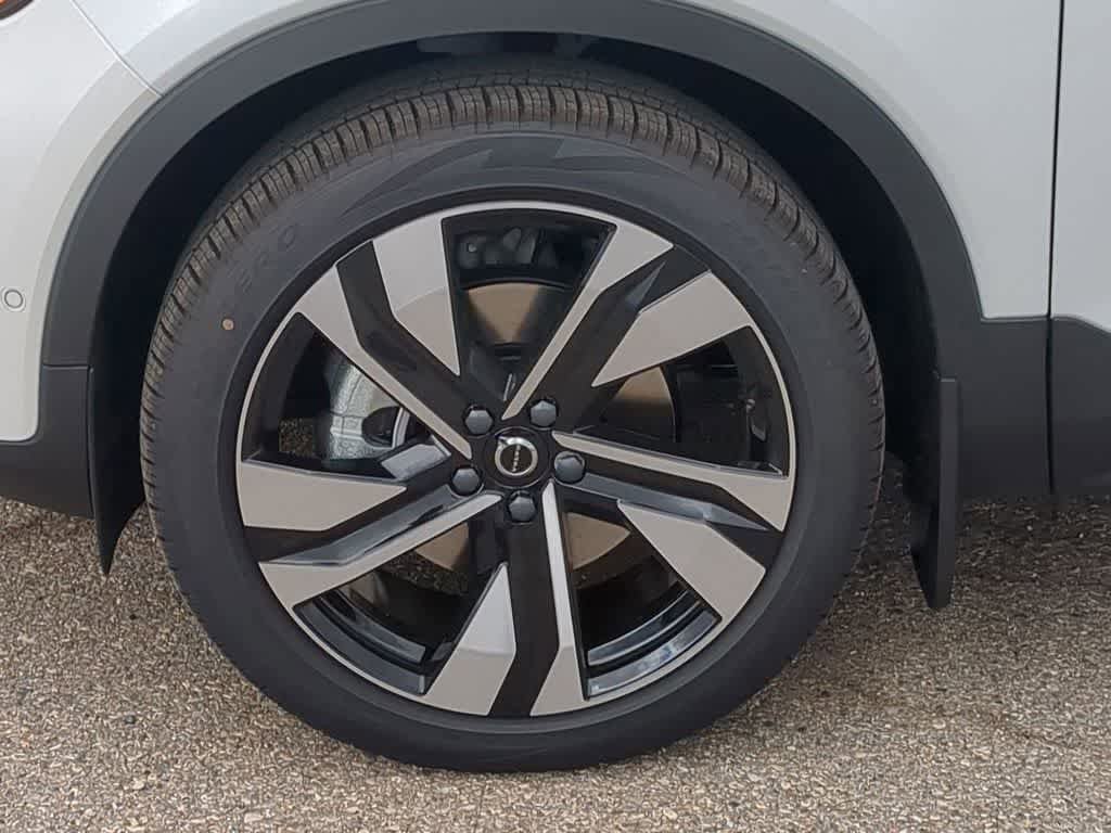 New 2026 Volvo XC40 B5 Plus w/ Climate Package AWD/4WD image 13