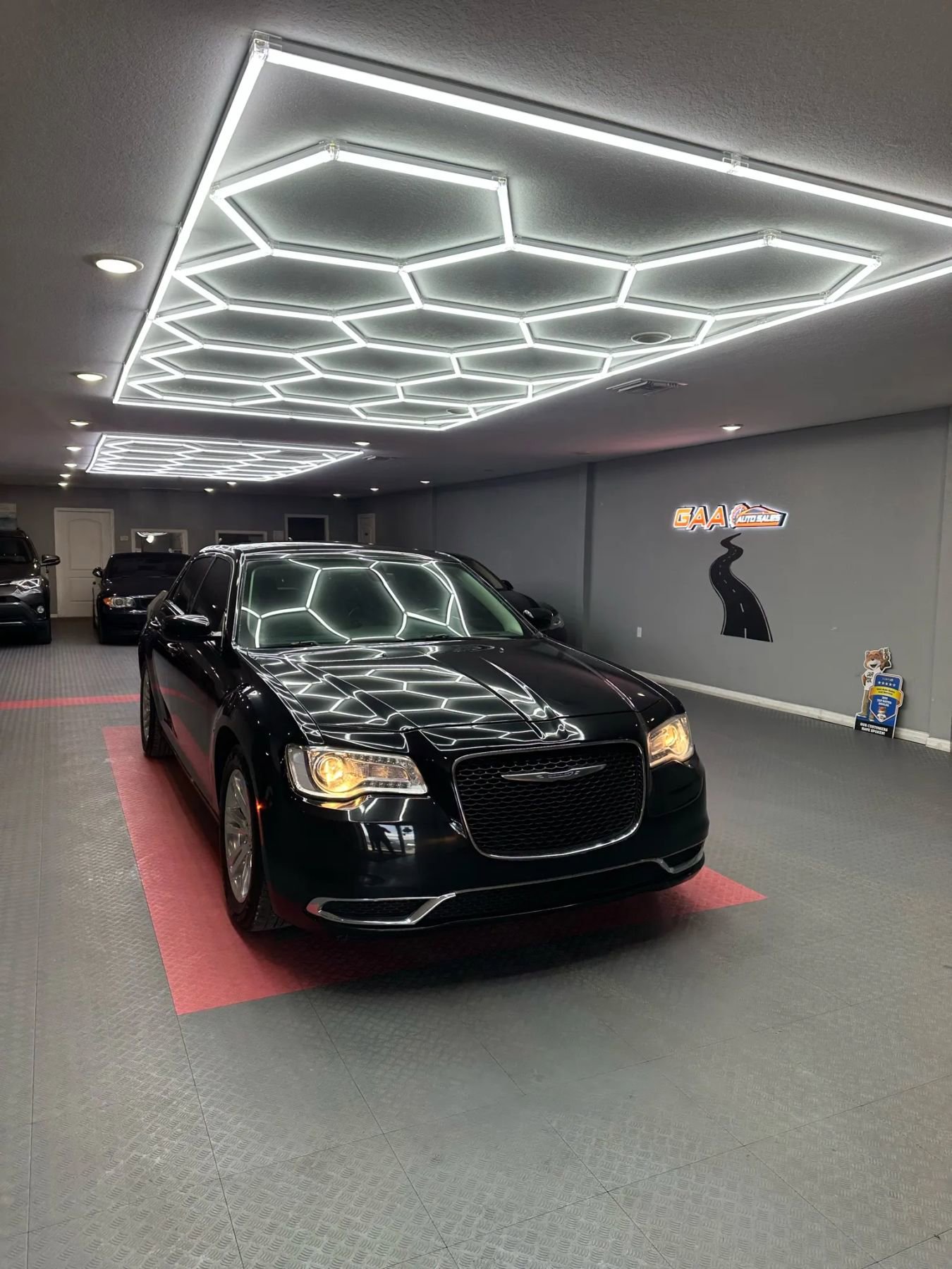 Used 2016 Chrysler 300 Limited image 1
