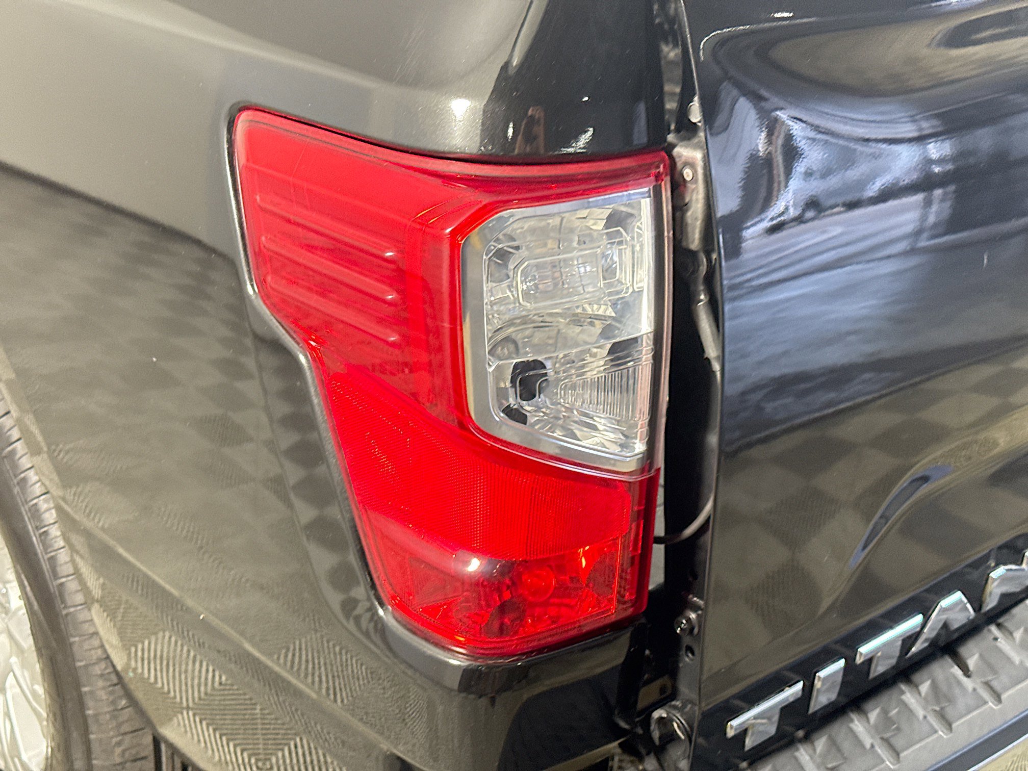 Used 2017 Nissan Titan SV image 35