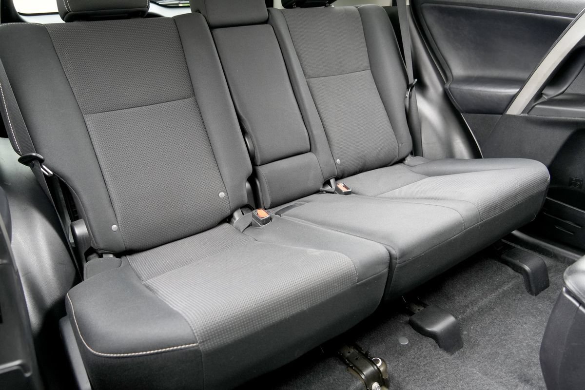 Used 2016 Toyota RAV4 XLE w/ Convenience Package FWD image 12