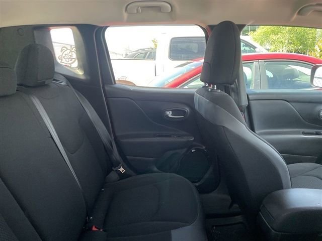 Used 2019 Jeep Renegade Altitude w/ Quick Order Package 2XM AWD/4WD image 12