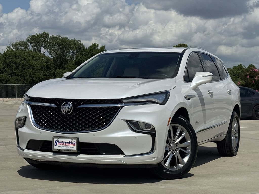 Used 2023 Buick Enclave Avenir FWD image 2