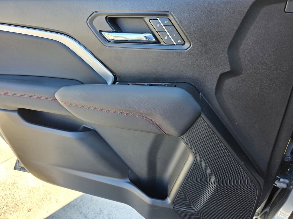 Used 2023 Chevrolet Colorado Z71 w/ Z71 Convenience Package 2 image 24