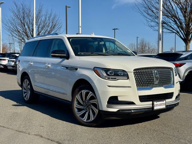 Used 2022 Lincoln Navigator Reserve image 2