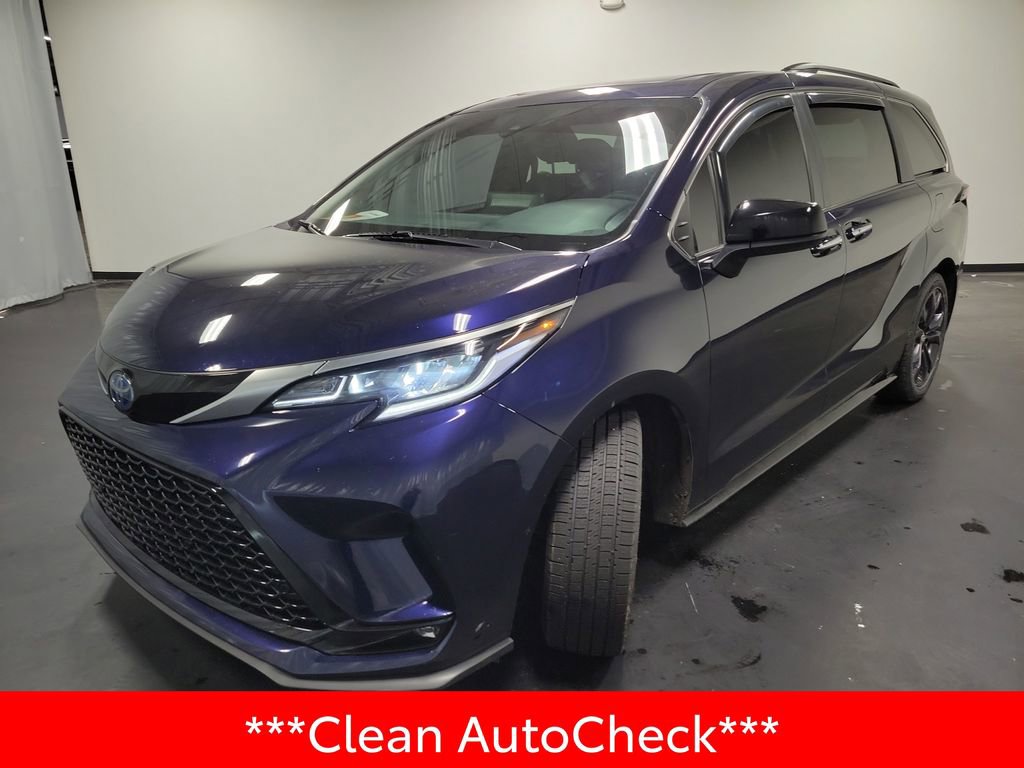 Used 2023 Toyota Sienna XSE image 4