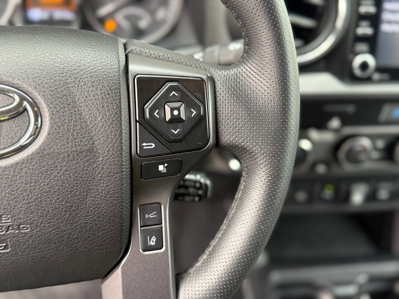 Used 2022 Toyota Tacoma TRD Off-Road image 16