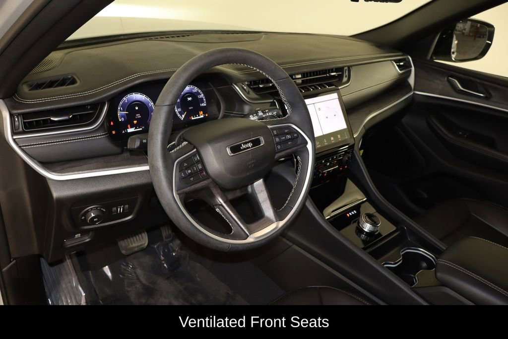 Used 2024 Jeep Grand Cherokee Limited w/ Luxury Tech Group II RWD image 25