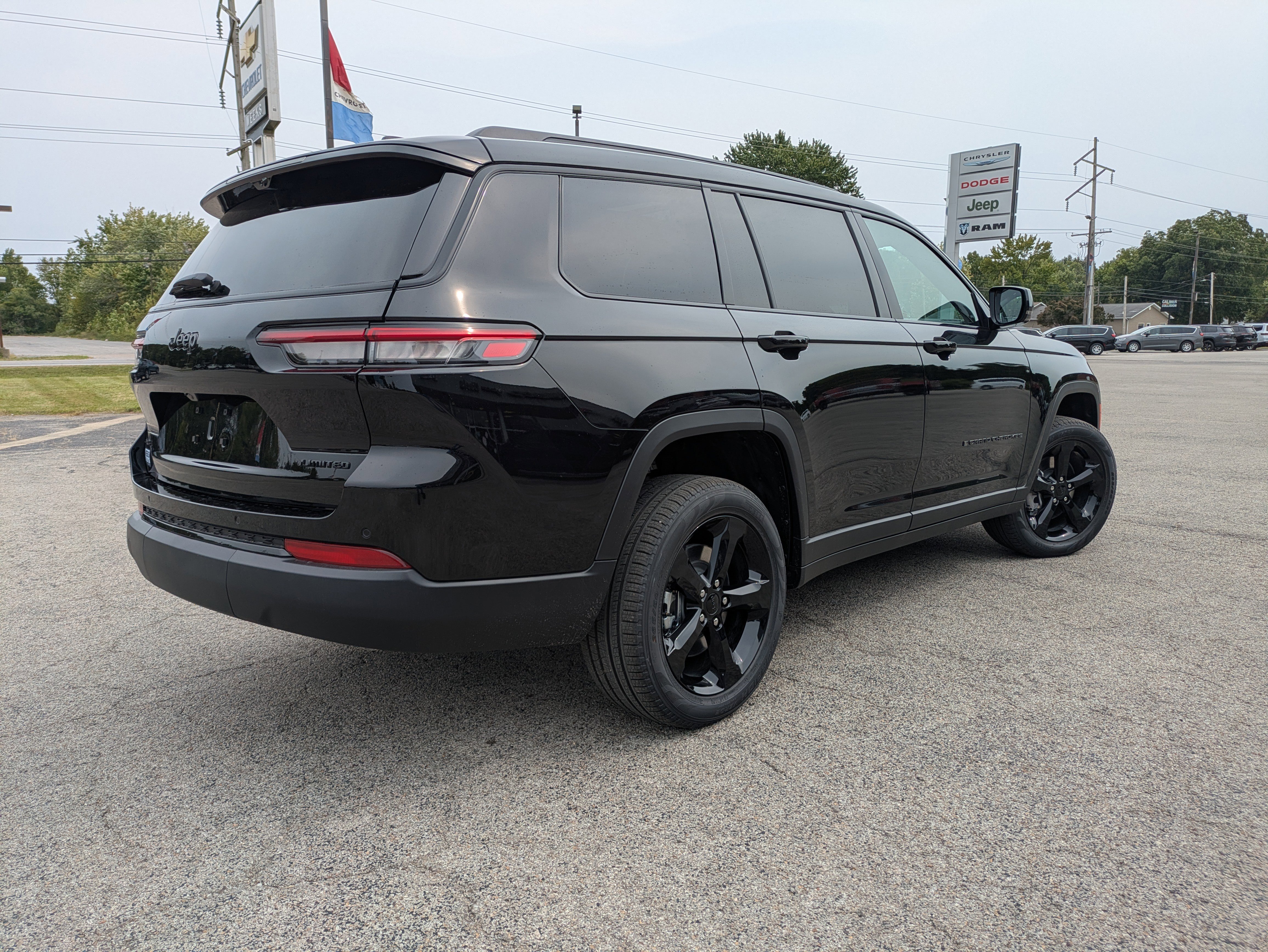 New 2025 Jeep Grand Cherokee L Limited w/ Luxury Tech Group II image 4