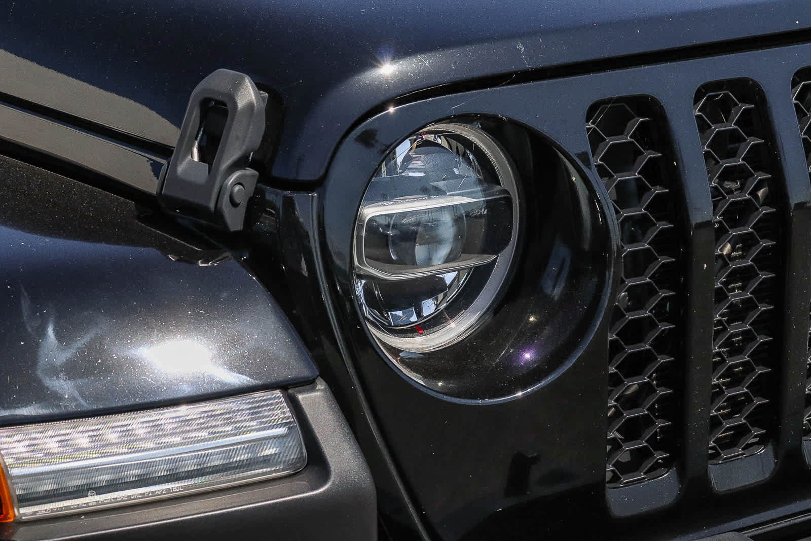 Used 2021 Jeep Gladiator Sport AWD/4WD image 4