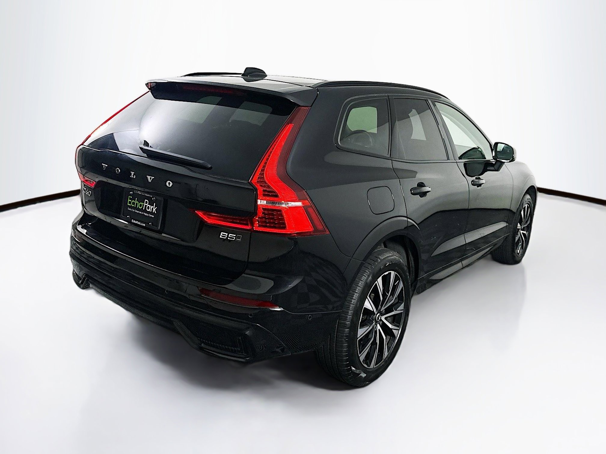 Used 2025 Volvo XC60 B5 Plus image 9
