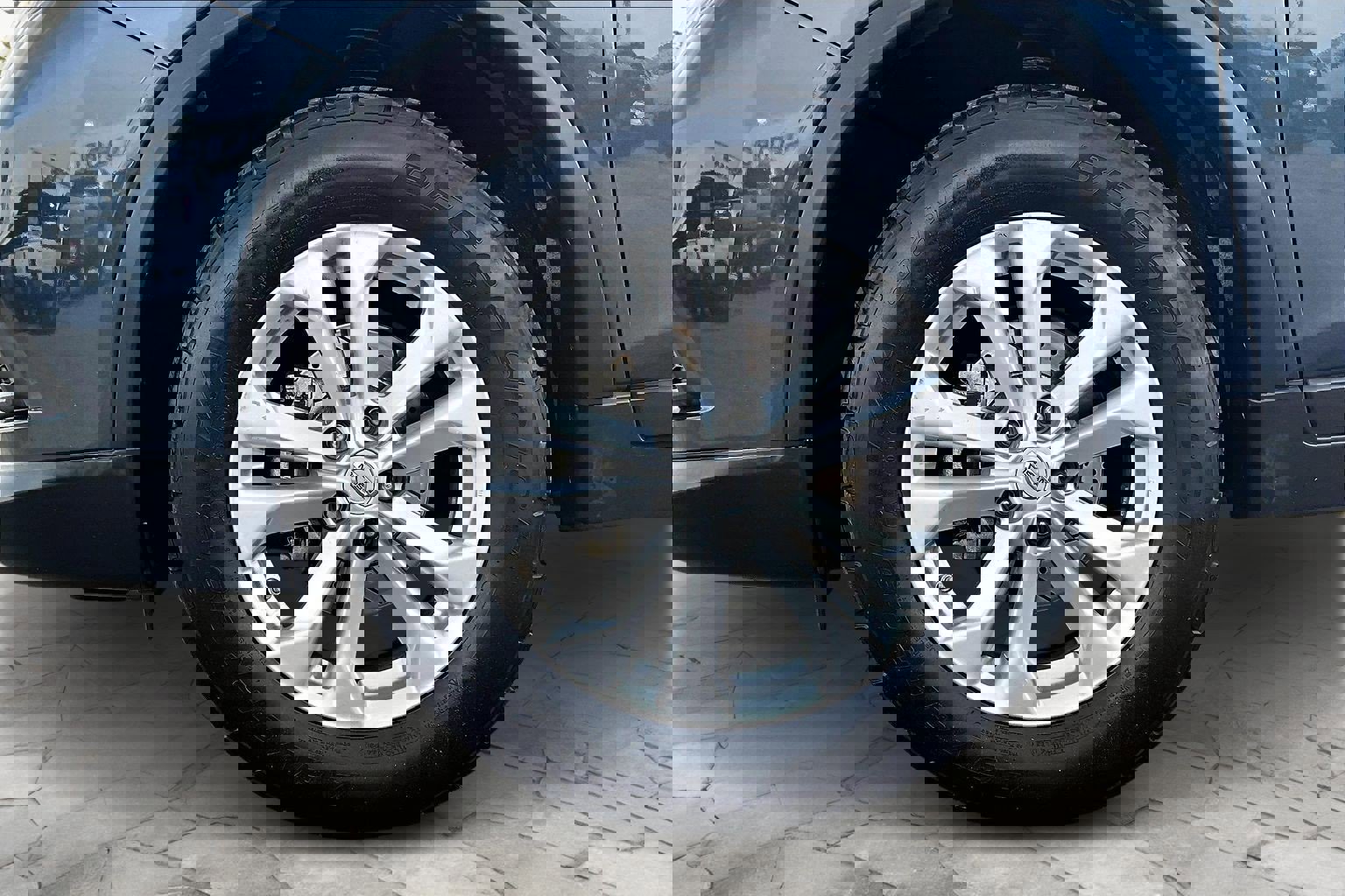 Used 2016 Nissan Rogue SV w/ SV Premium Package image 9