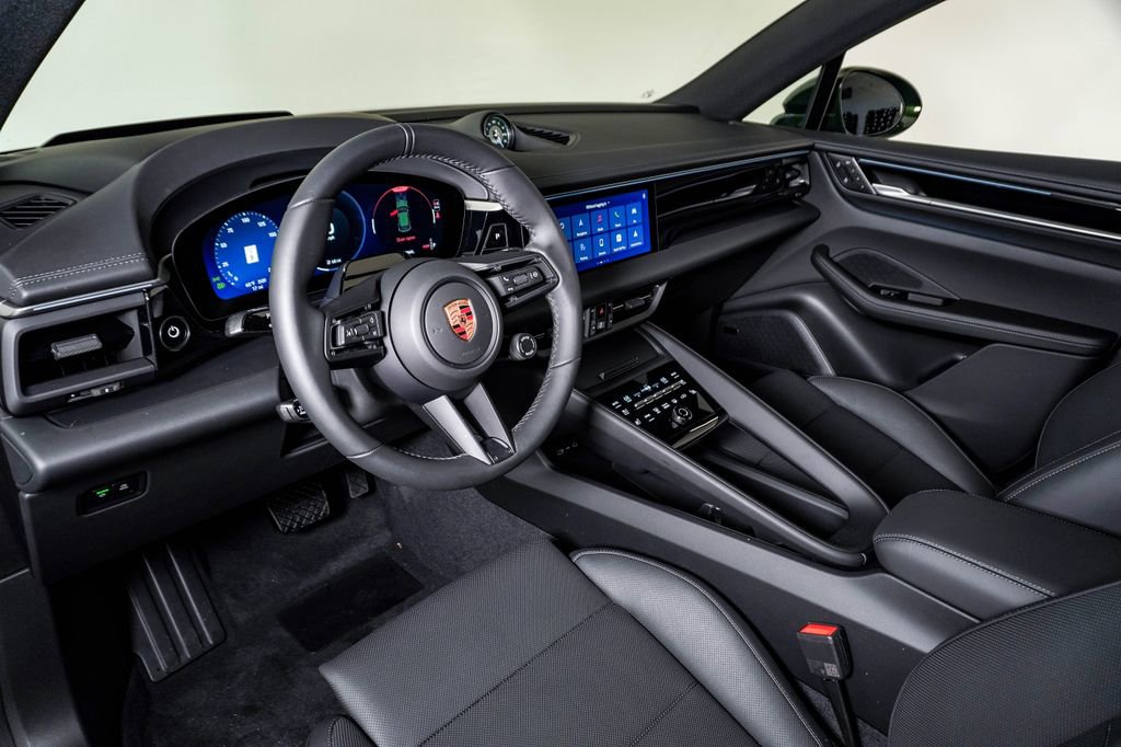 New 2026 Porsche Macan 4 Electric image 4