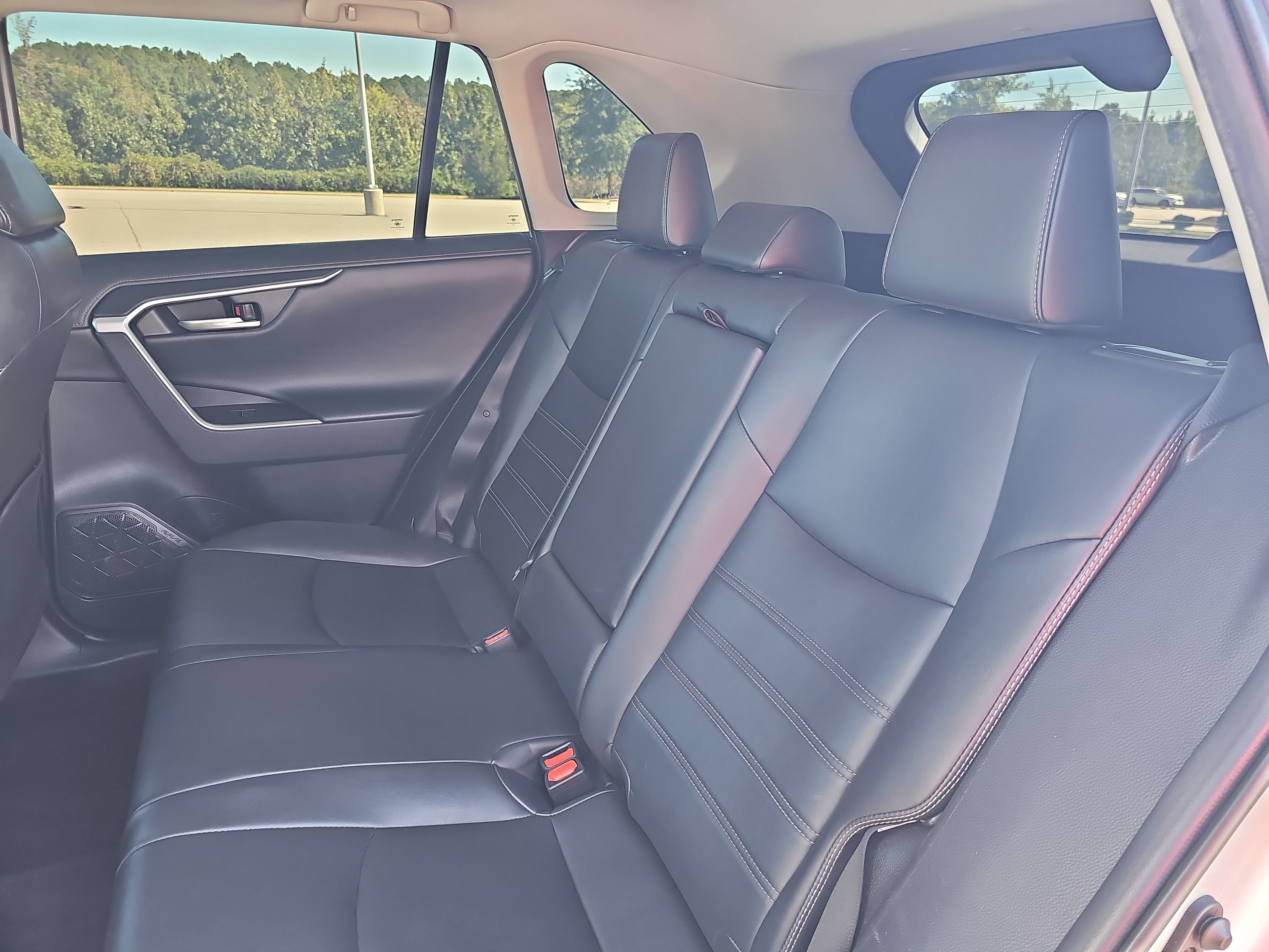 Used 2019 Toyota RAV4 Limited FWD image 15