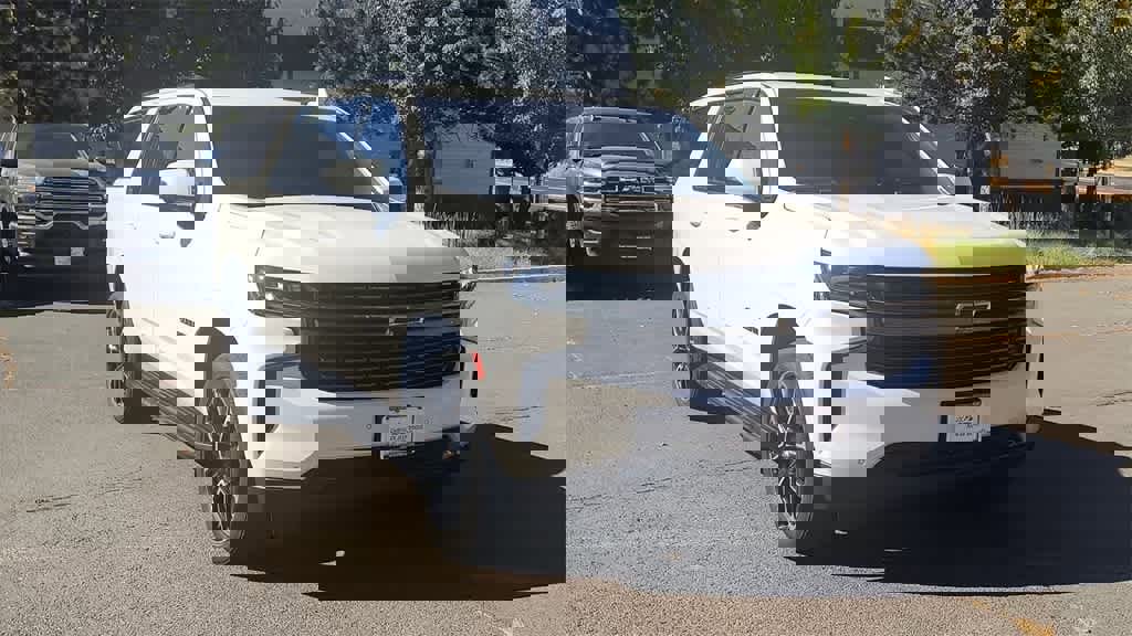 Used 2021 Chevrolet Suburban RST w/ Luxury Package image 3