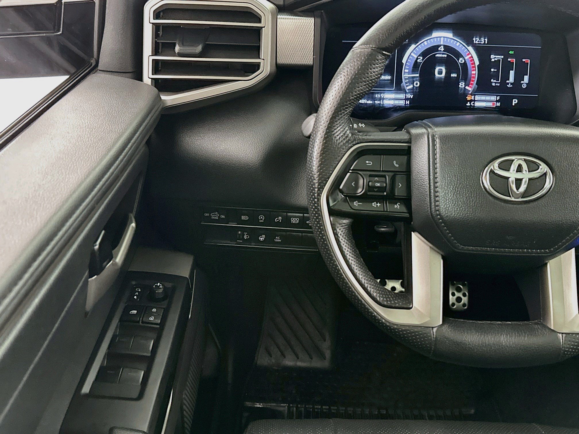 Used 2024 Toyota Tundra Limited w/ TRD Off-Road Package AWD/4WD image 10