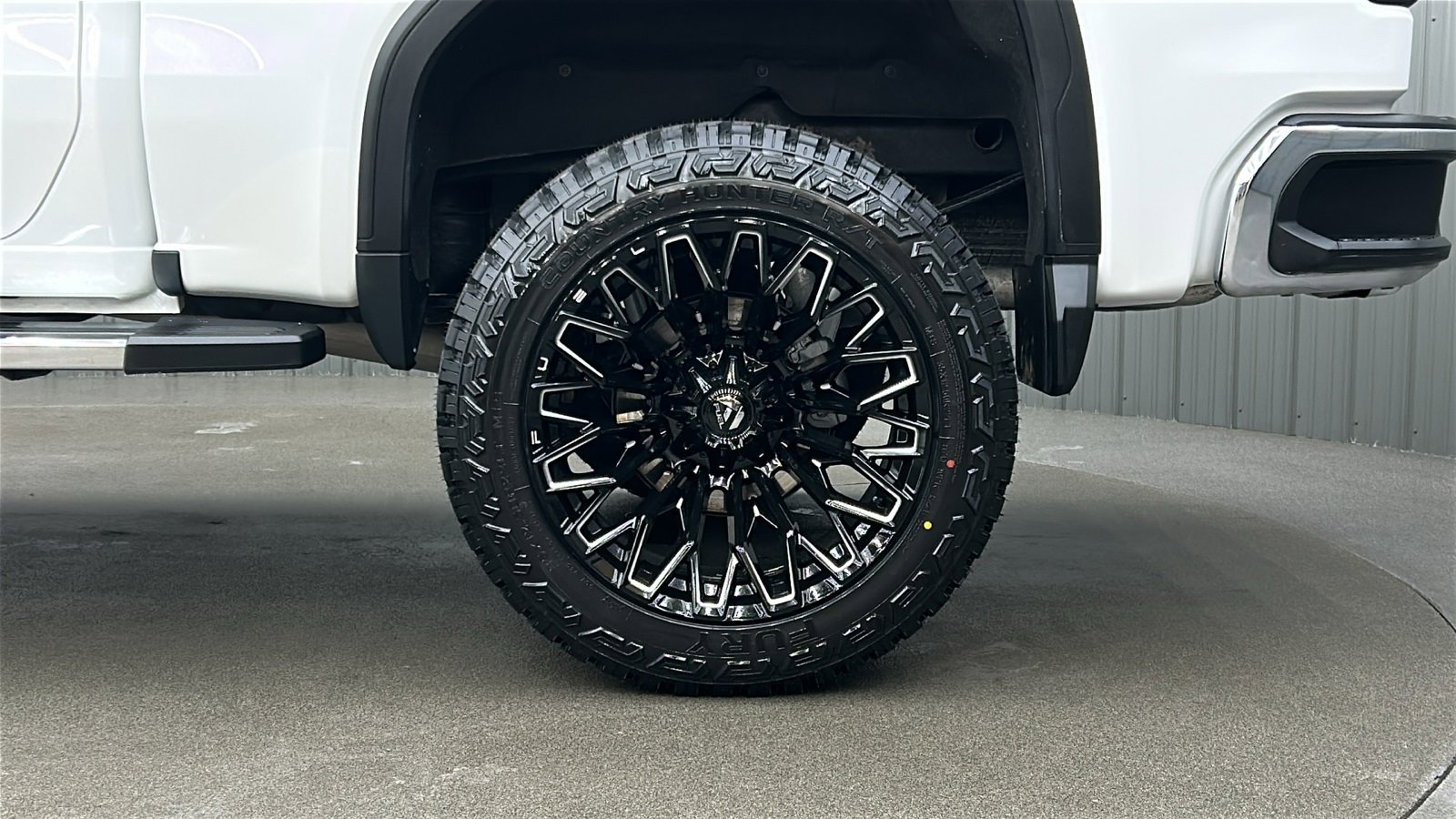 Used 2023 GMC Sierra 1500 SLT image 11