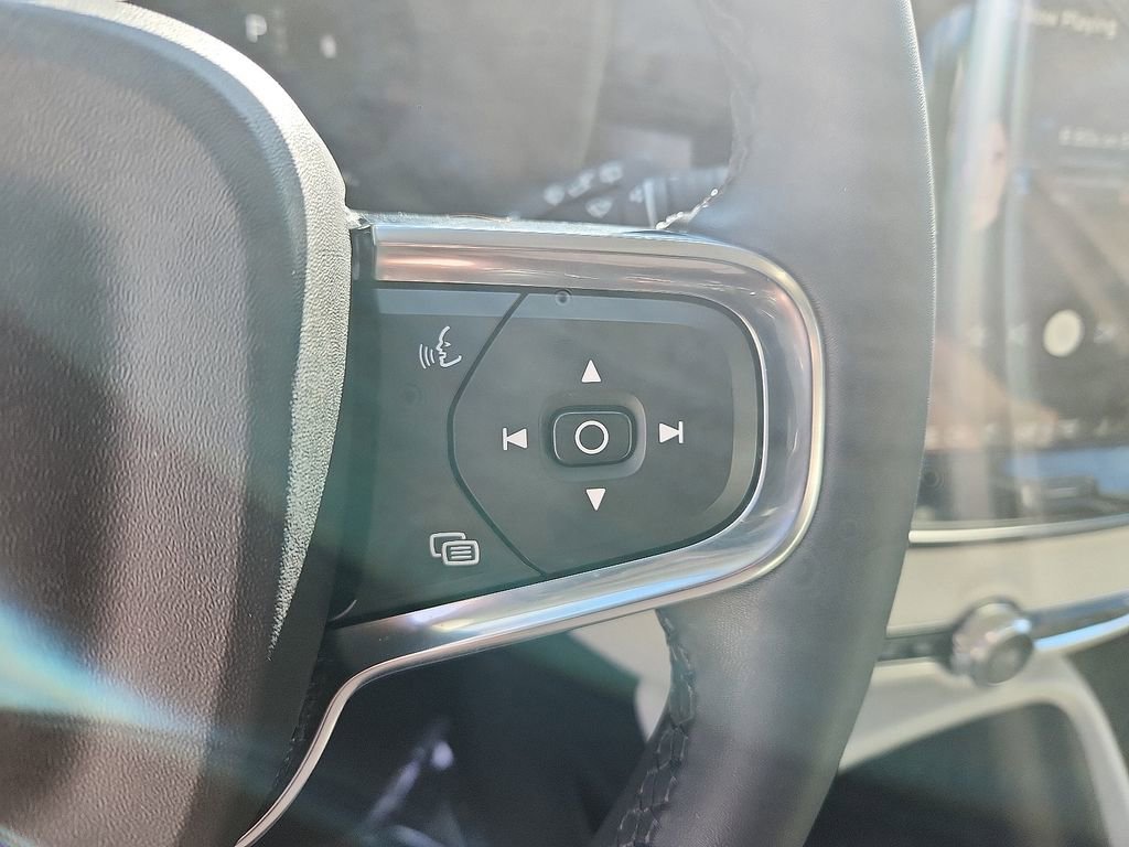 Used 2023 Volvo XC40 B5 Plus w/ Driver Assist Package image 22