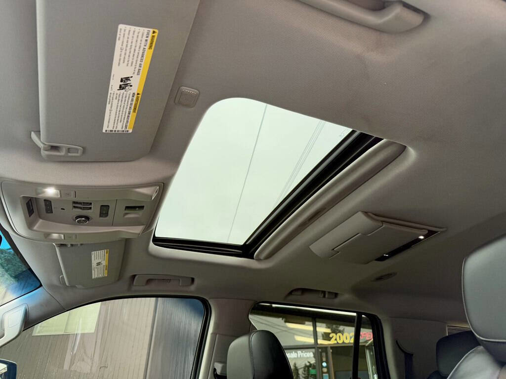 Used 2016 Cadillac Escalade Luxury image 24