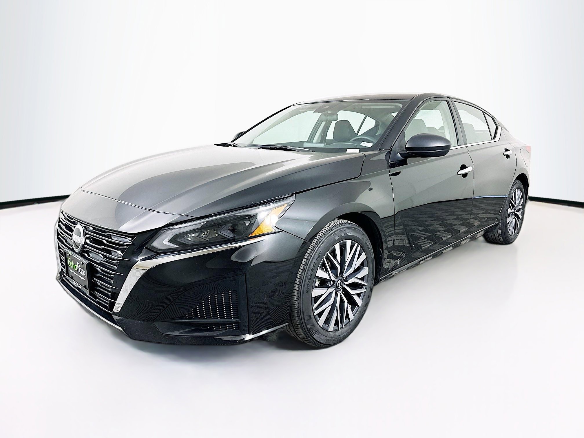 Used 2025 Nissan Altima 2.5 SV image 3