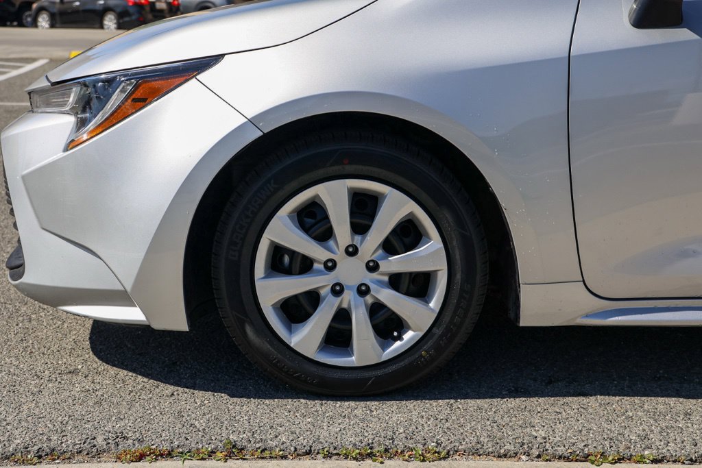 Used 2025 Toyota Corolla LE FWD image 12