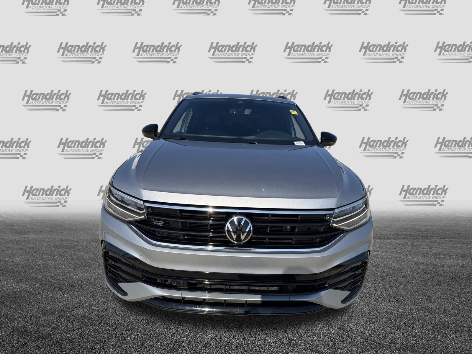 Used 2023 Volkswagen Tiguan SE R-Line image 3