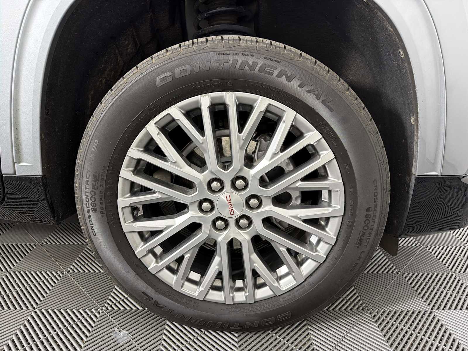 Used 2024 GMC Acadia Denali FWD image 10