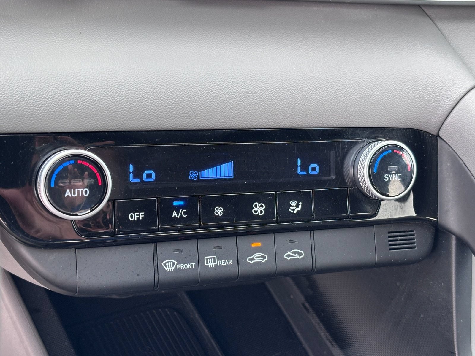 Used 2025 Hyundai Elantra Sport FWD image 30