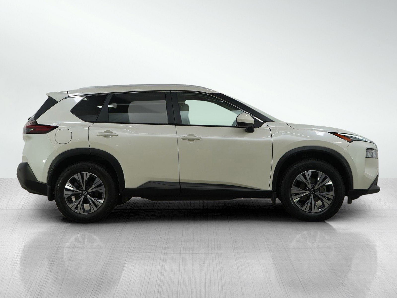 Used 2023 Nissan Rogue SV w/ SV Premium B Package image 6