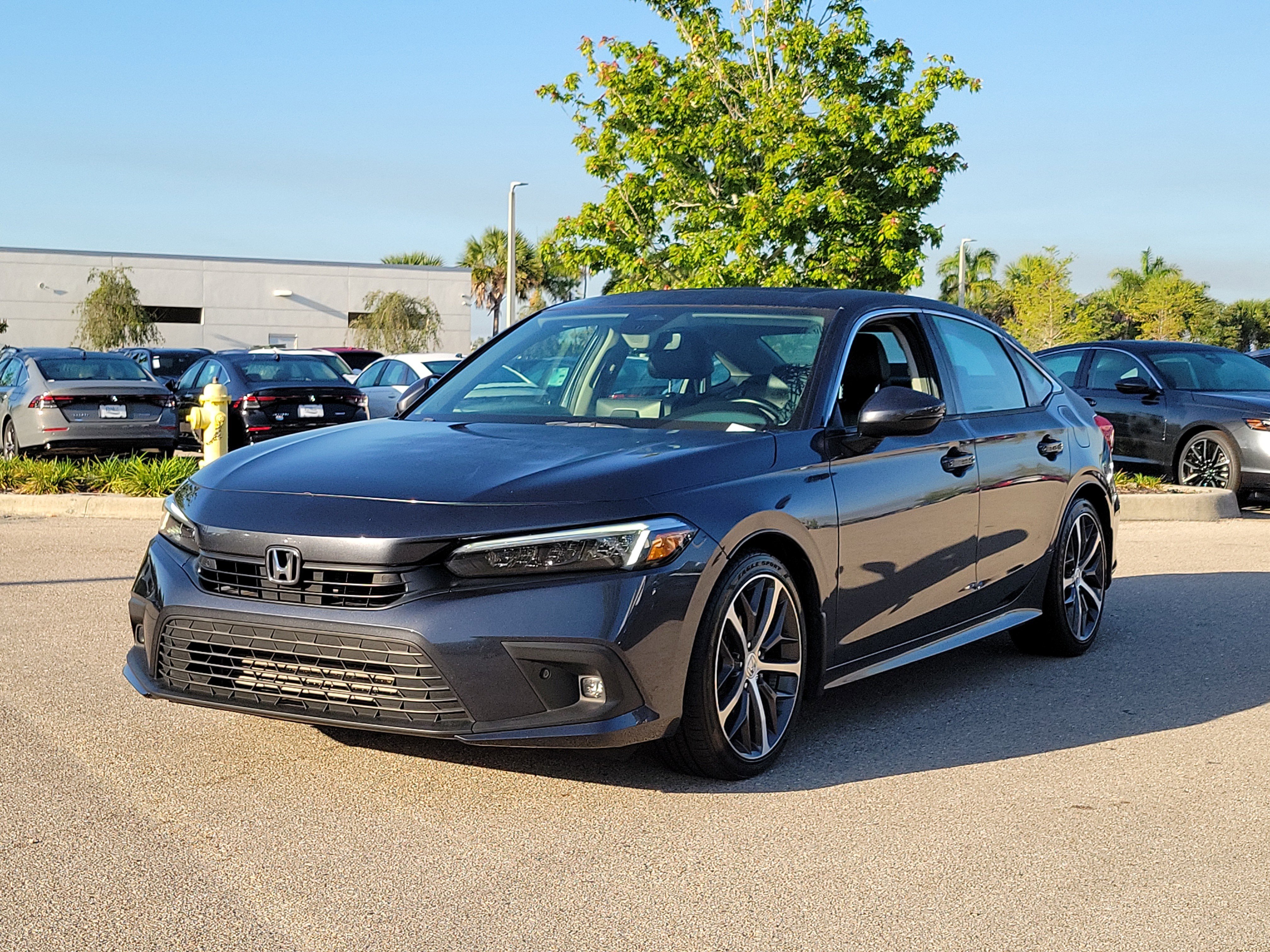 Used 2023 Honda Civic Touring image 3
