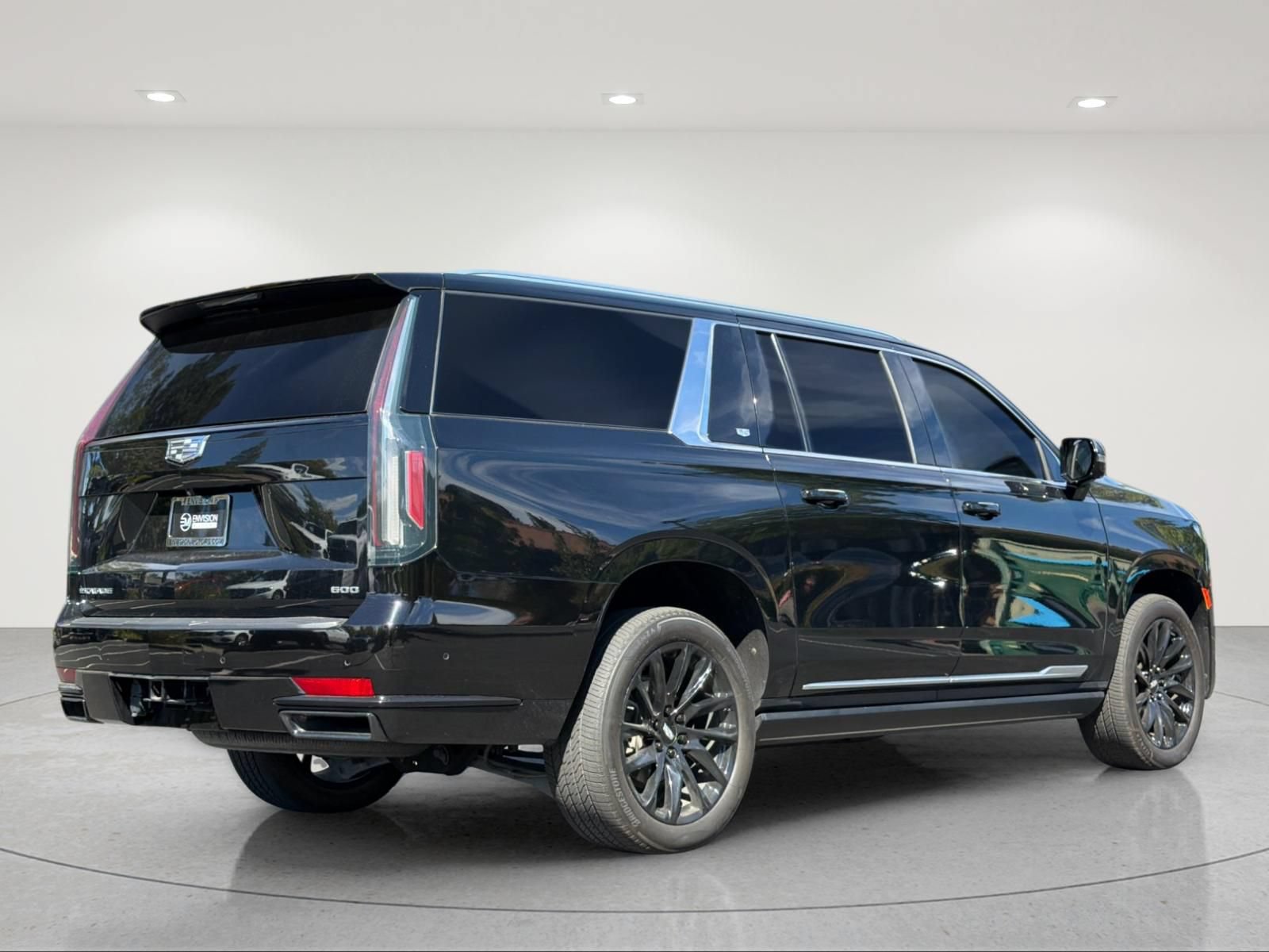 Used 2023 Cadillac Escalade ESV Luxury AWD/4WD image 4