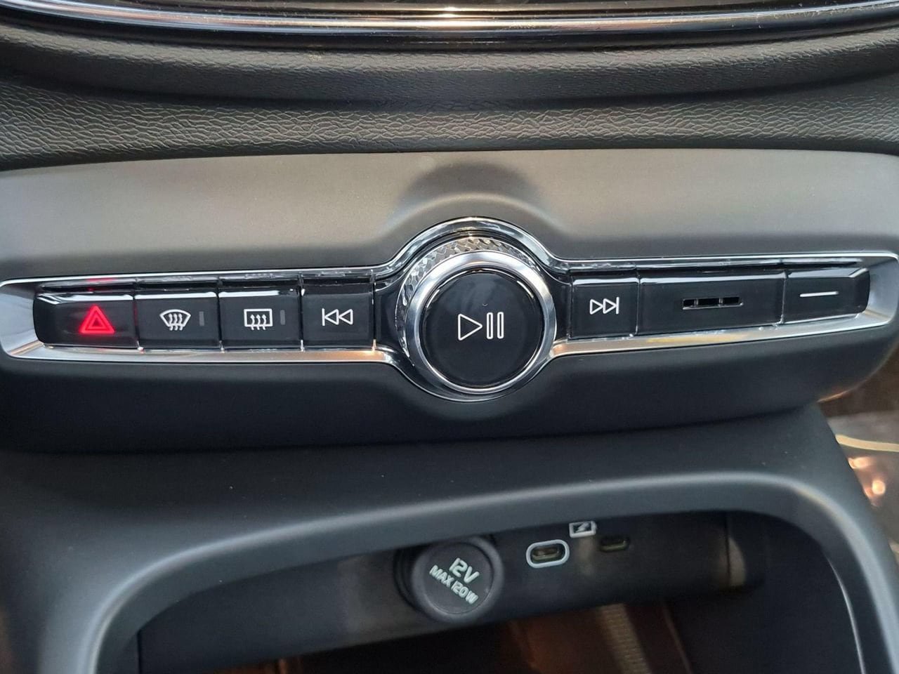 Certified 2023 Volvo XC40 Recharge Ultimate AWD/4WD image 18