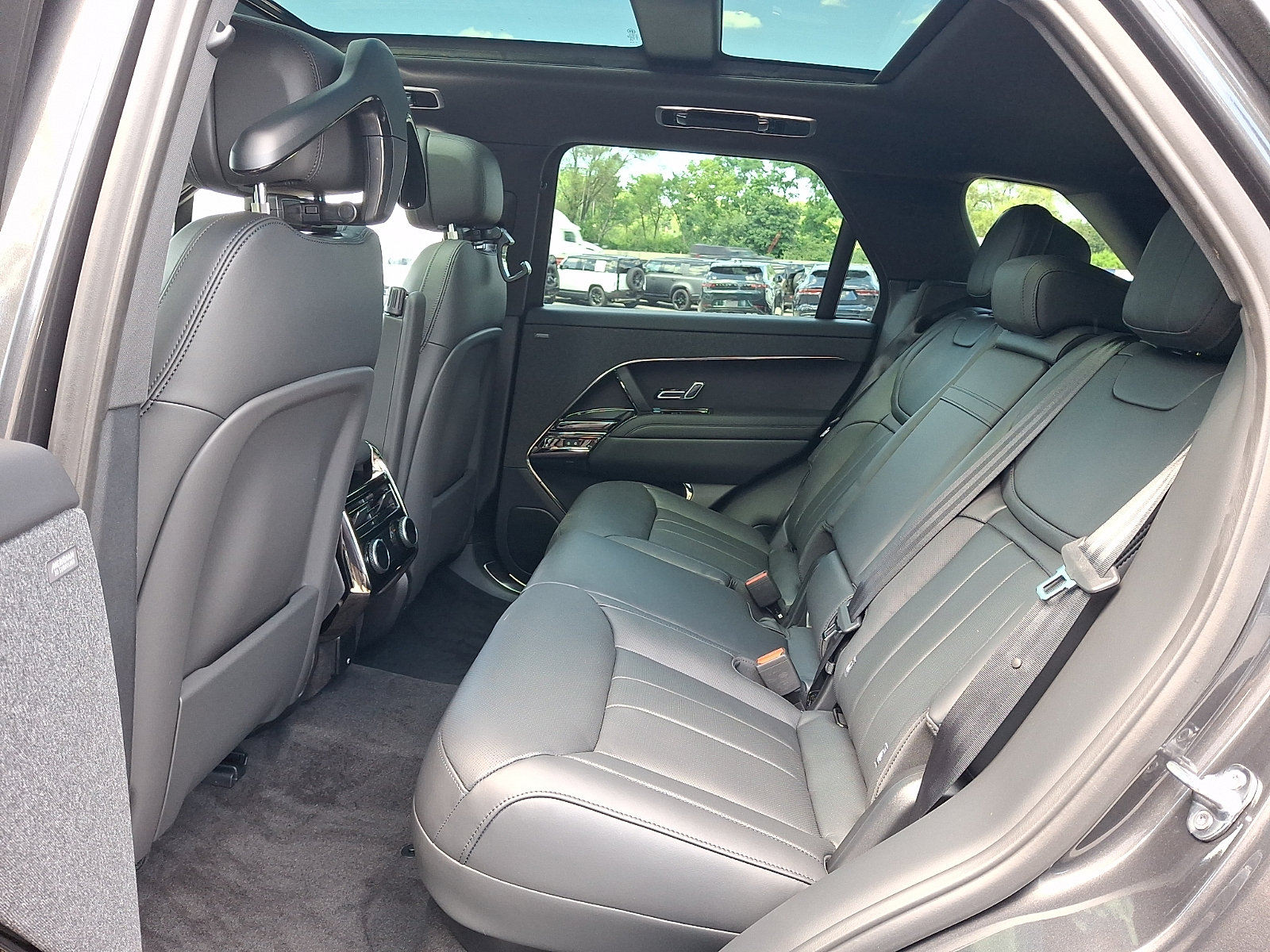 New 2026 Land Rover Range Rover Sport Dynamic SE AWD/4WD image 5