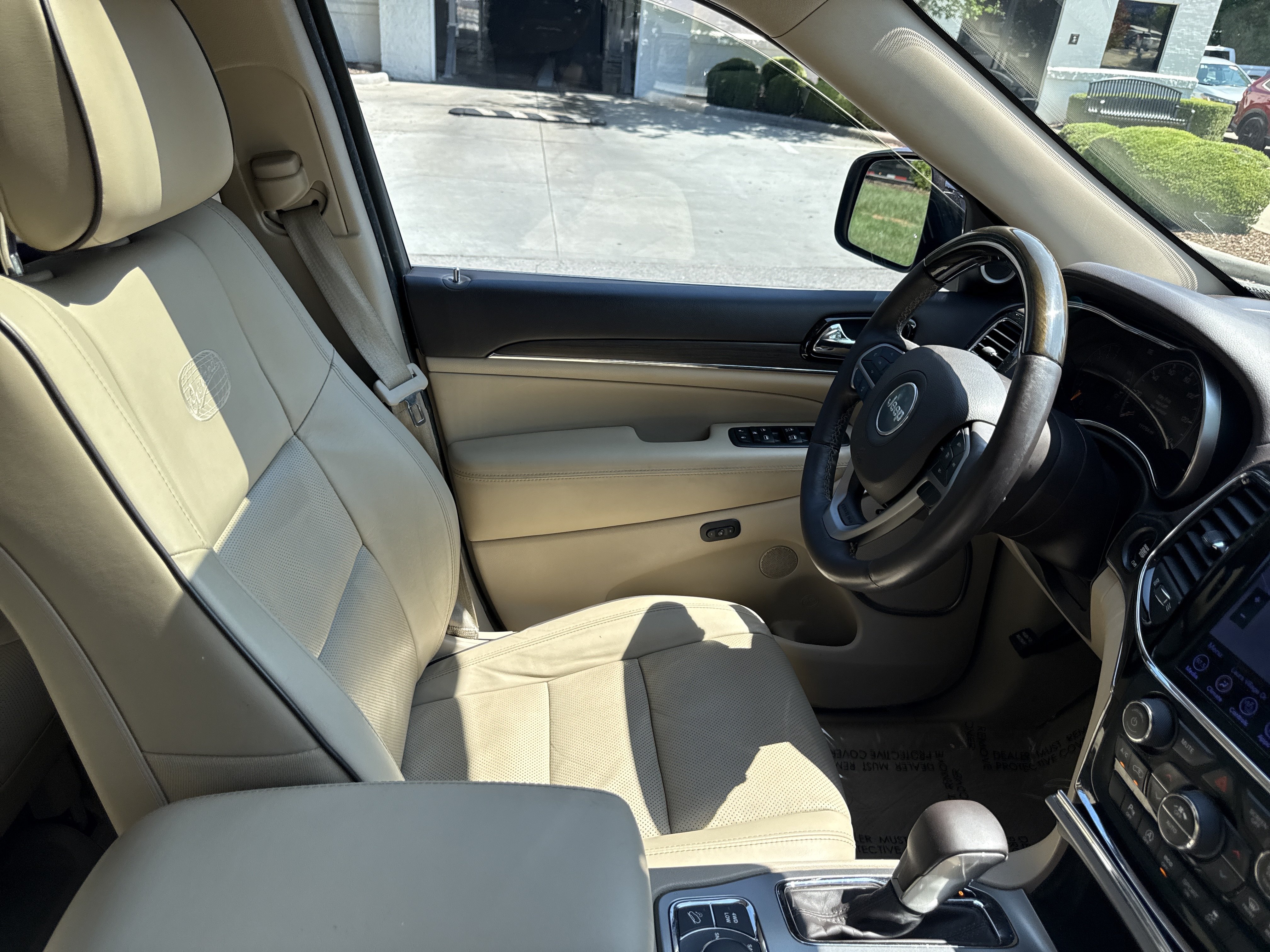 Used 2020 Jeep Grand Cherokee Overland AWD/4WD image 33