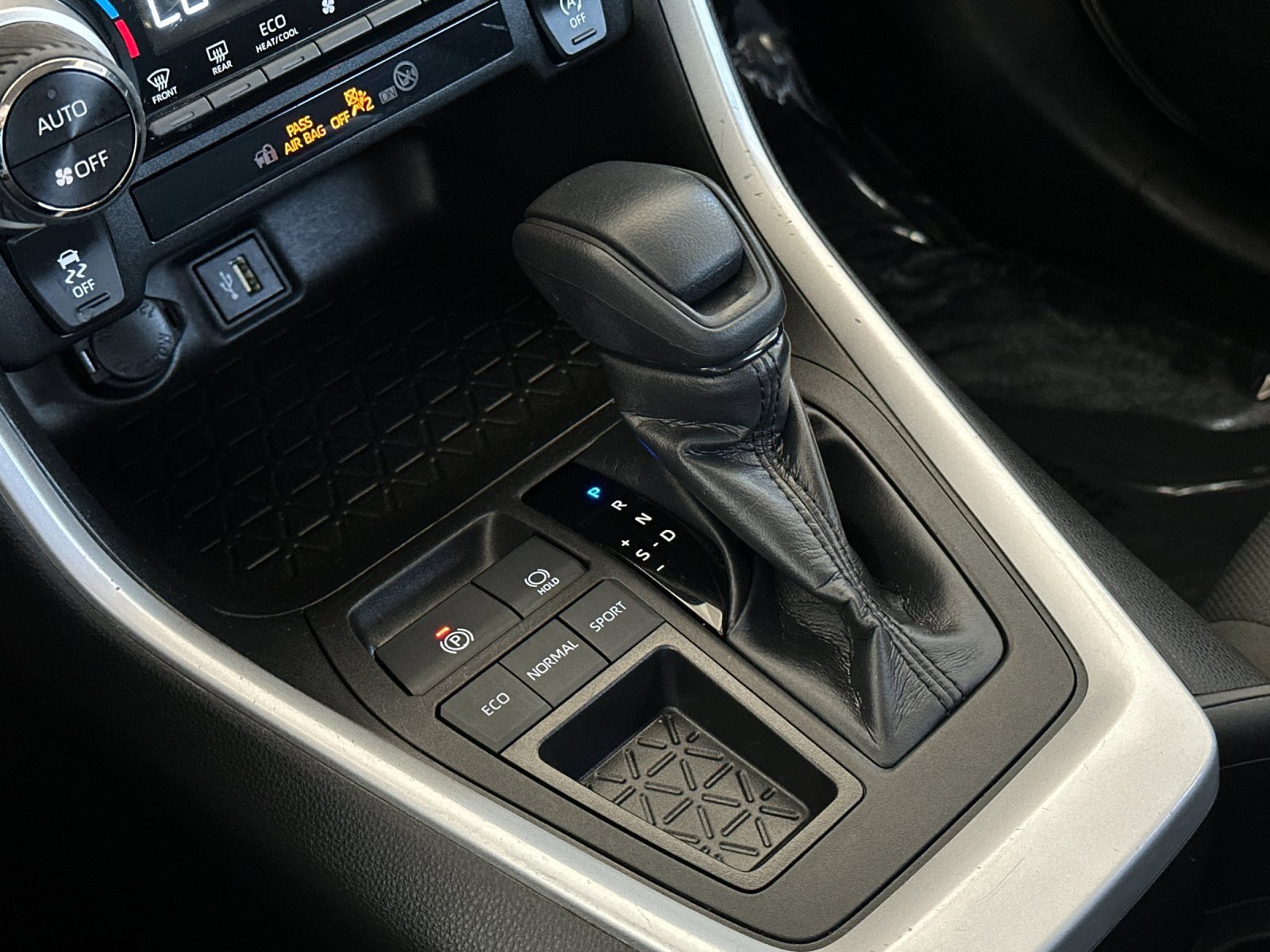 Used 2023 Toyota RAV4 XLE image 19