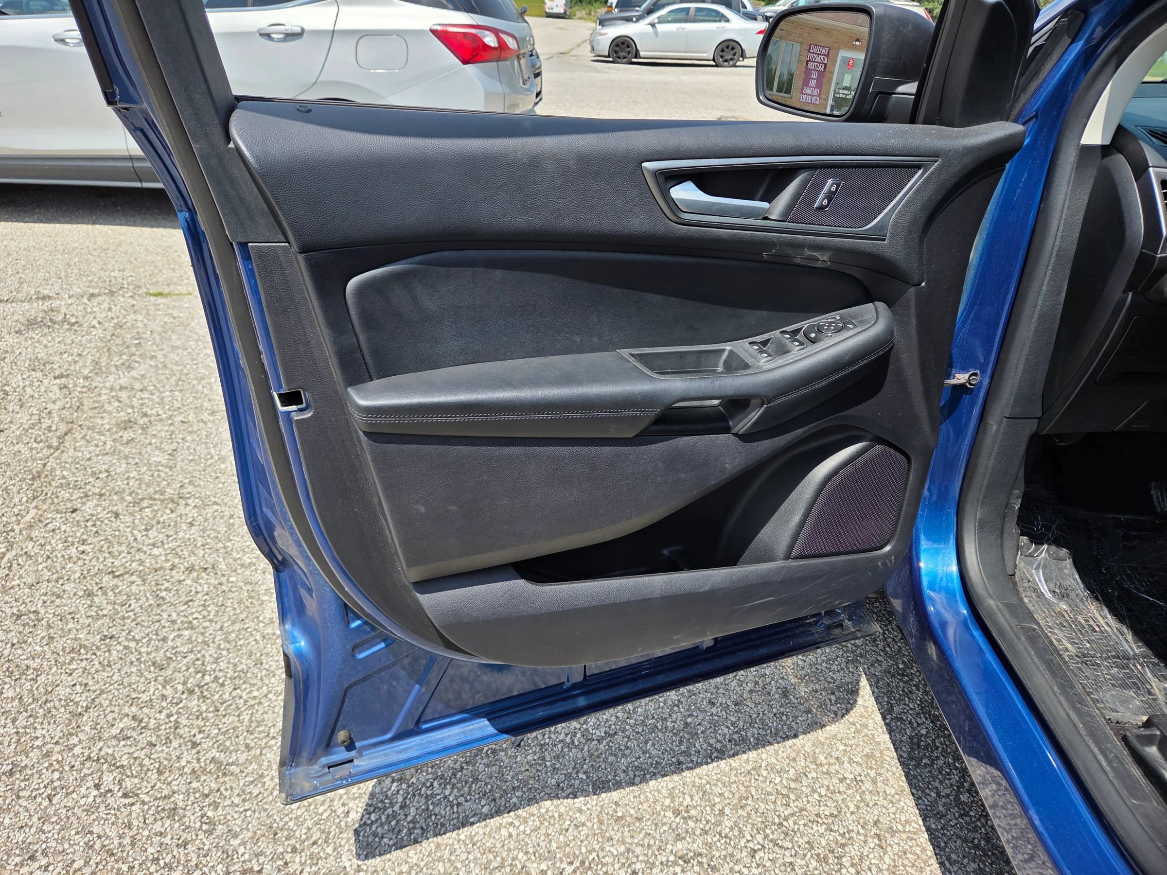 Used 2020 Ford Edge SE FWD image 16