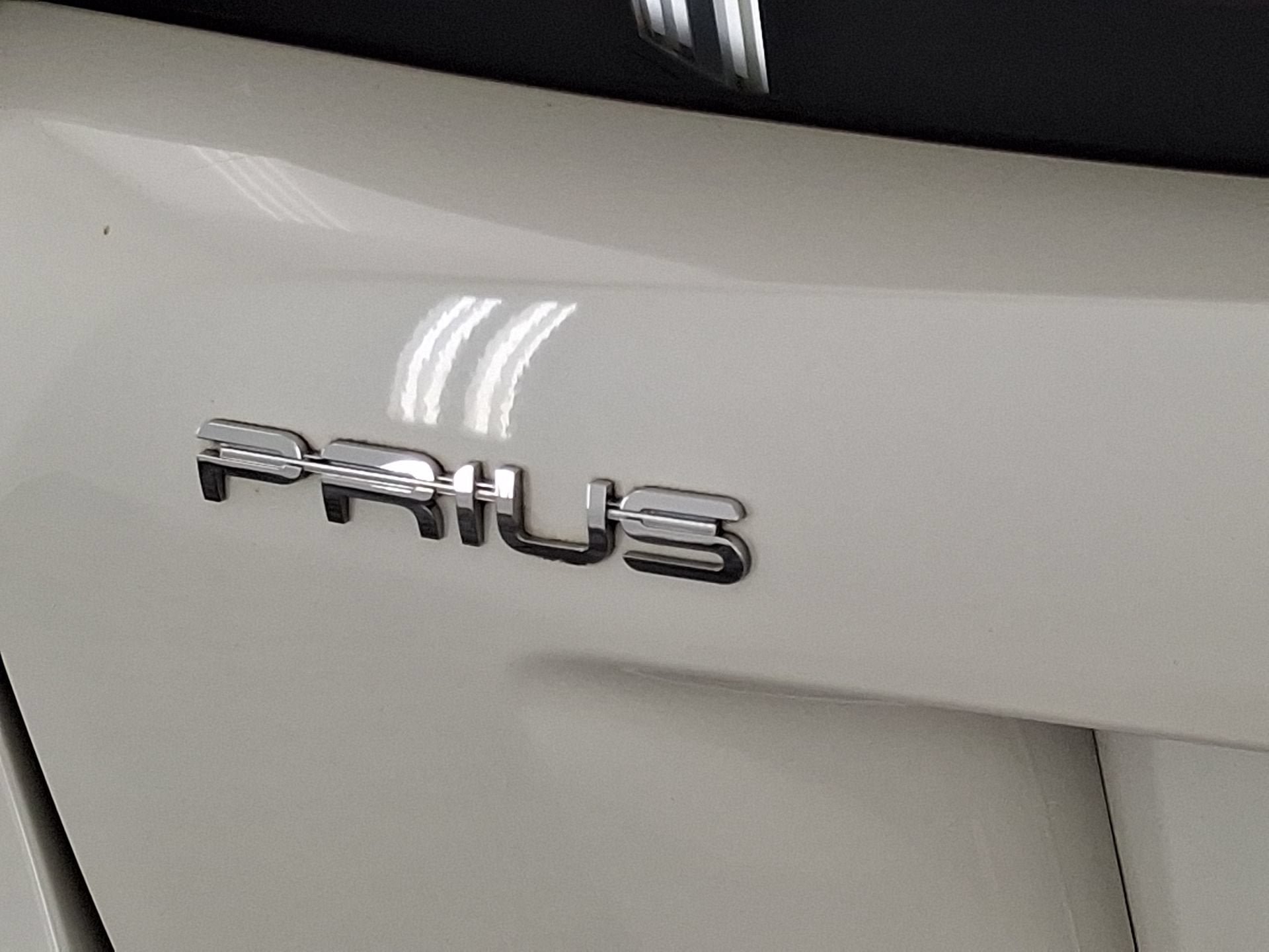 Certified 2017 Toyota Prius Three FWD image 23