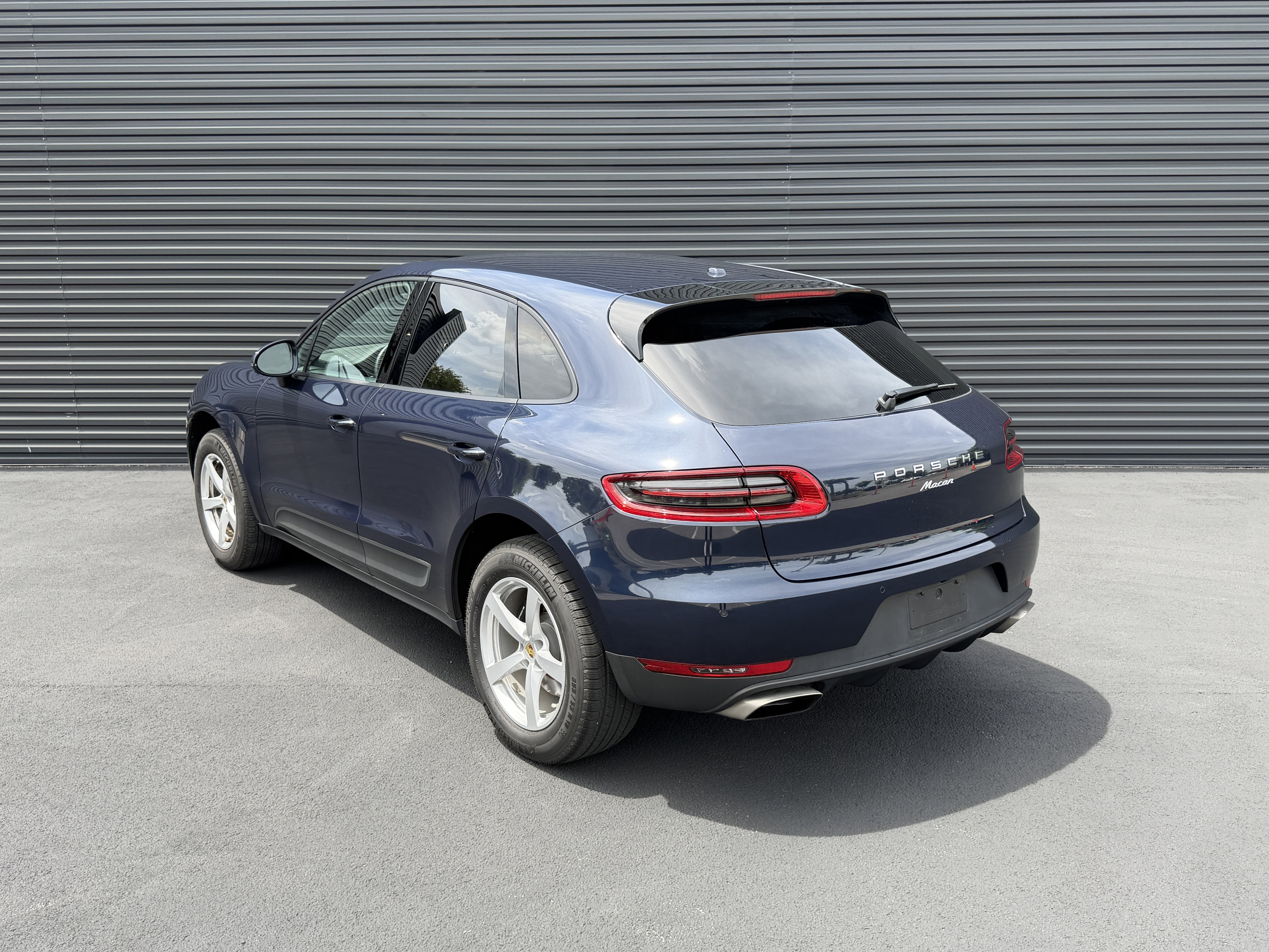 Used 2018 Porsche Macan AWD/4WD image 3