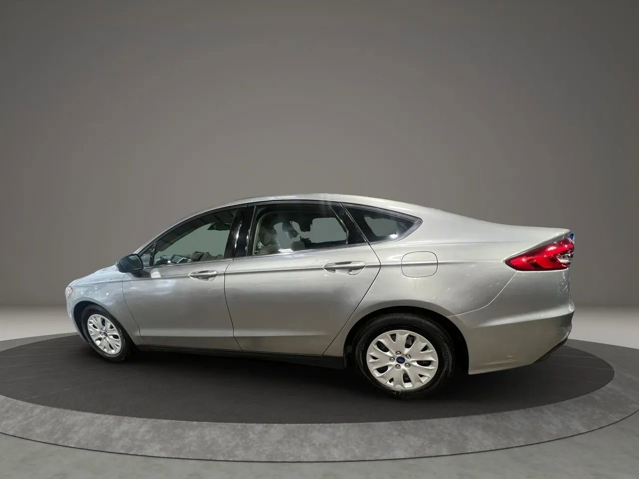 Used 2020 Ford Fusion S FWD image 8